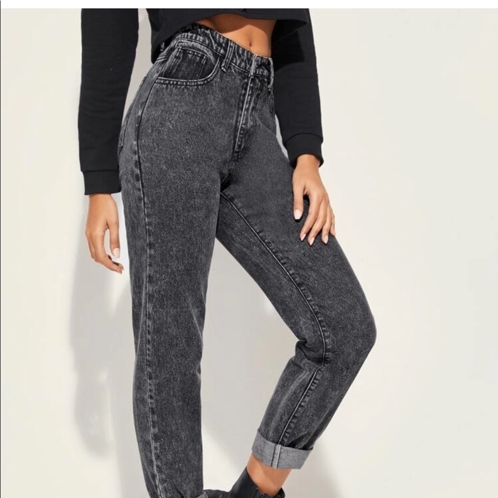 BLACK ACID WASH MOM JEANS 🖤